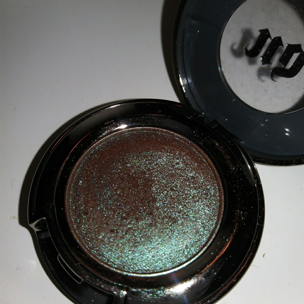Urban decay lounge